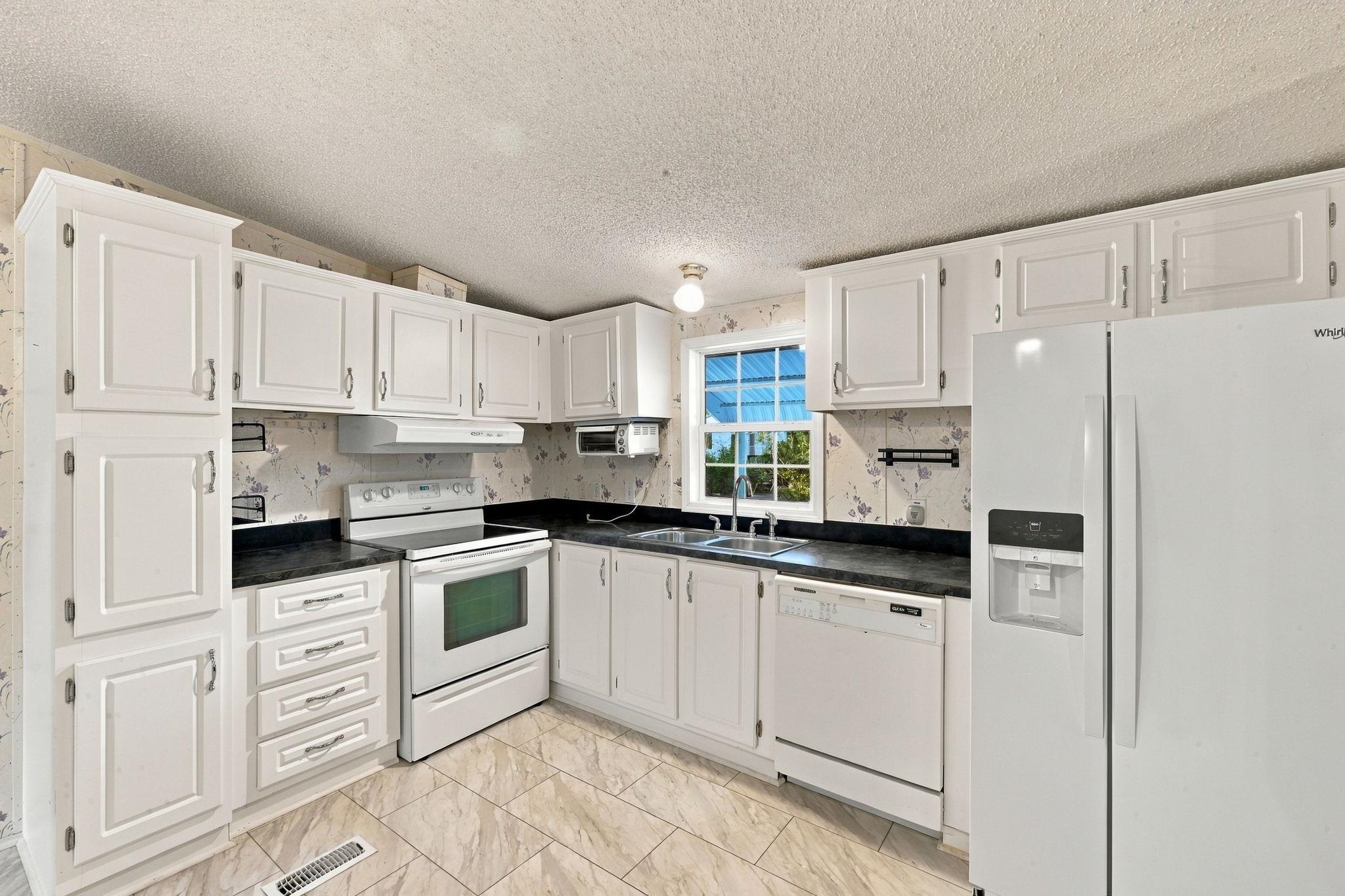 1029 Palm Dr. Property Photo 5