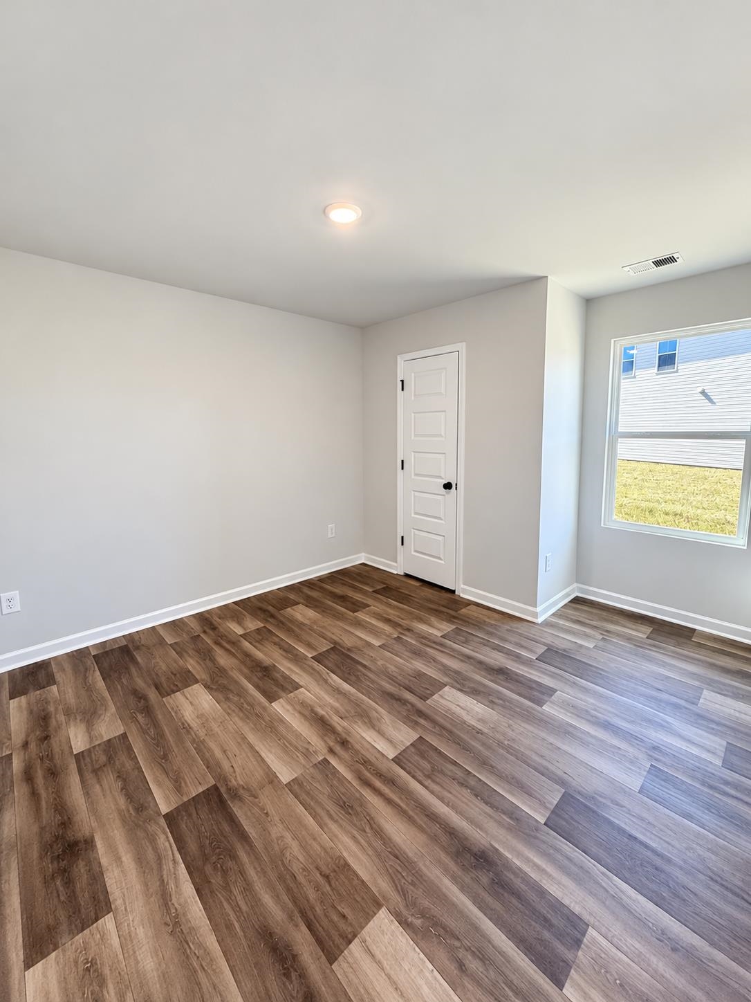 562 Cambria Dr Property Photo 14