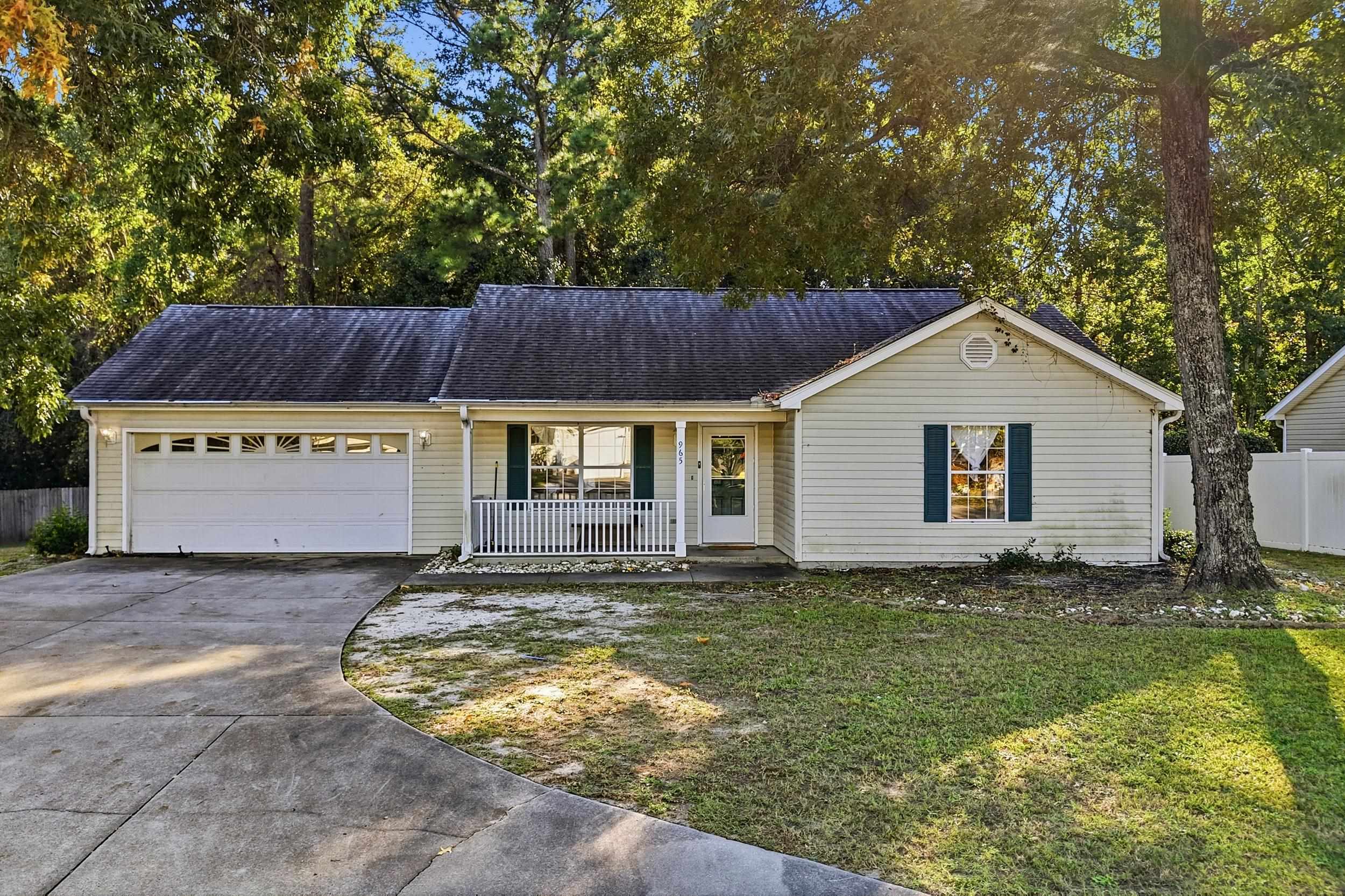 965 Castlewood Dr. Property Photo 1
