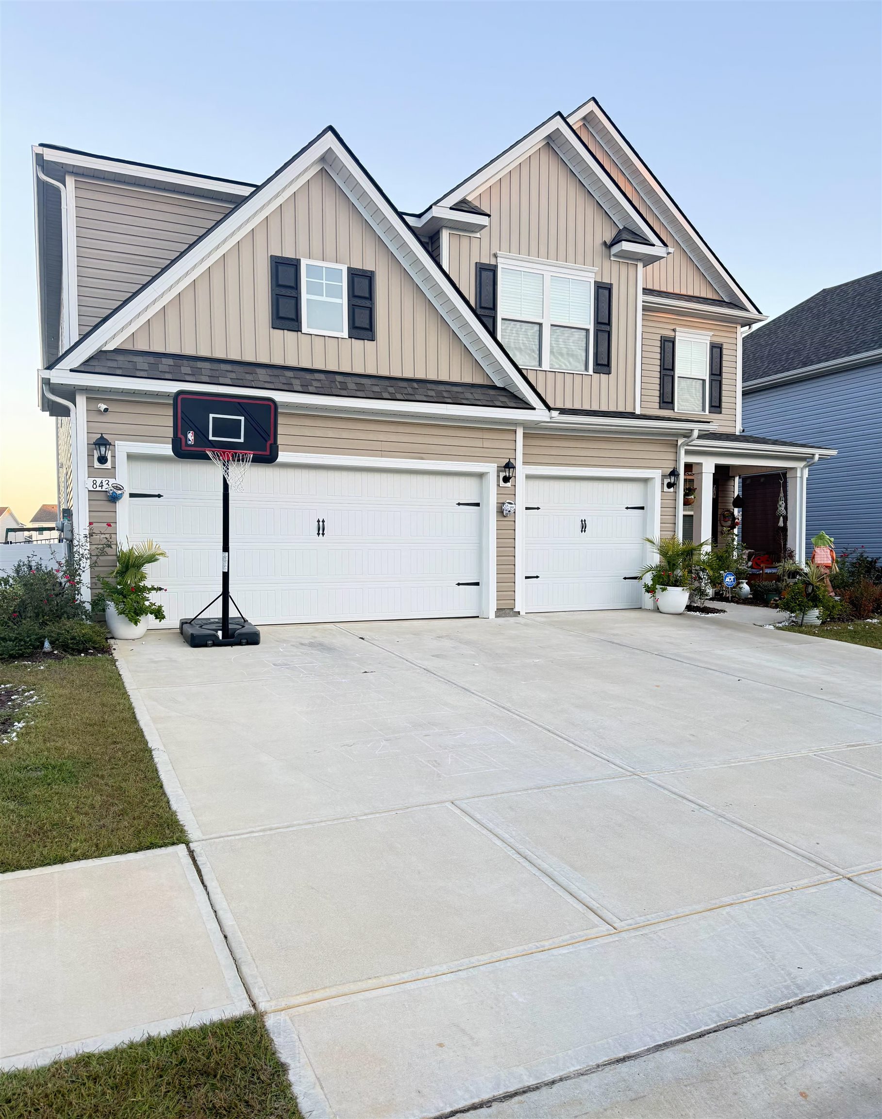 843 Ireland Dr. Property Photo 2