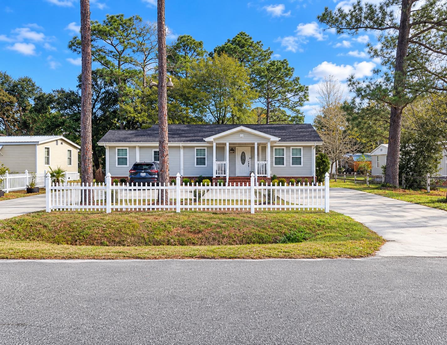 2427 Huntington Circle Property Photo 1