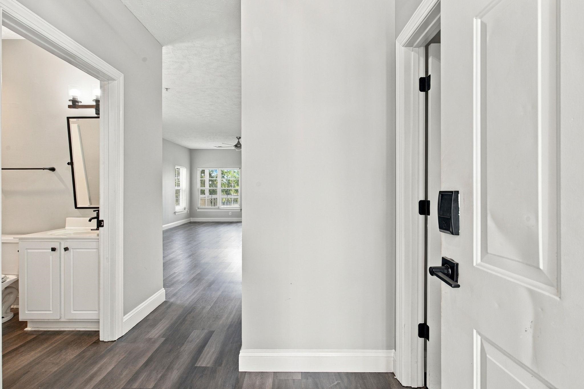 5090 Windsor Green Way Property Photo 2