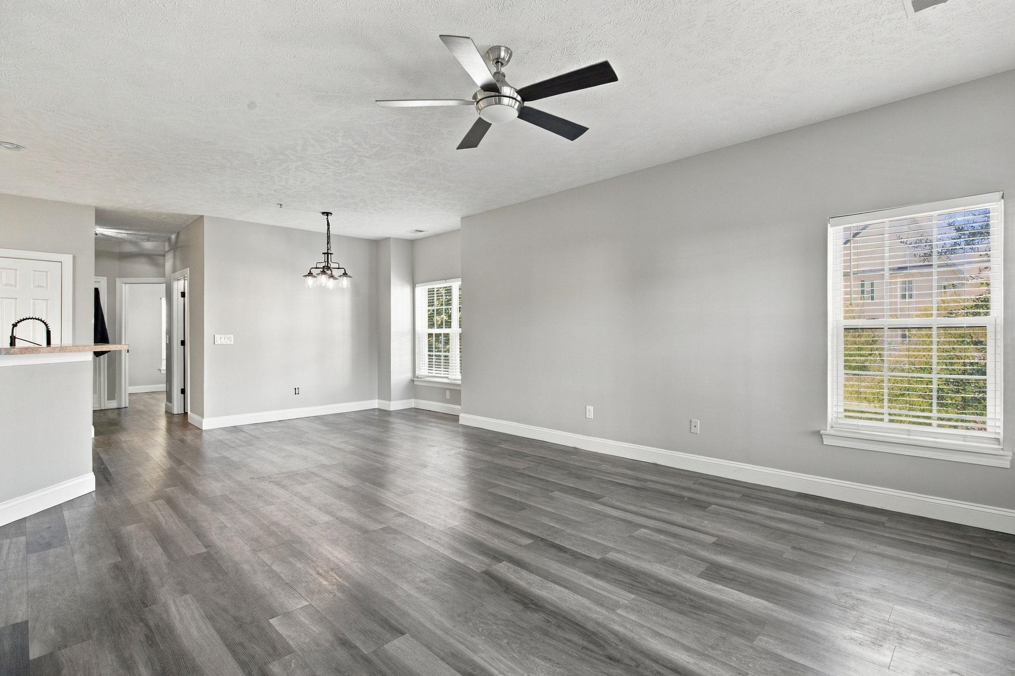 5090 Windsor Green Way Property Photo 3