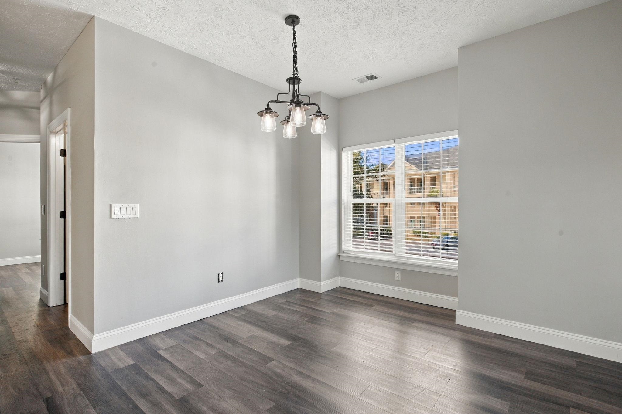 5090 Windsor Green Way Property Photo 5