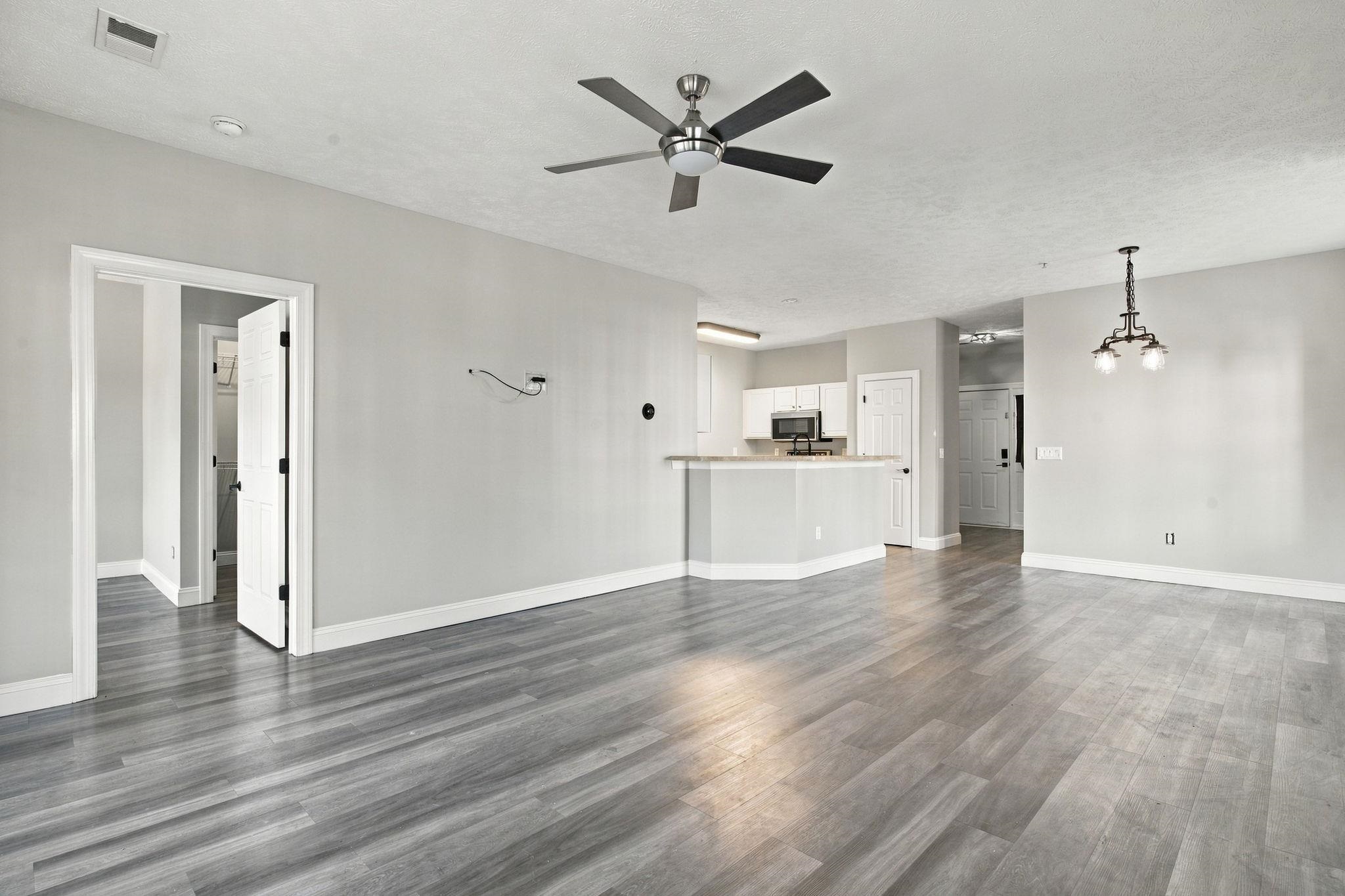 5090 Windsor Green Way Property Photo 7
