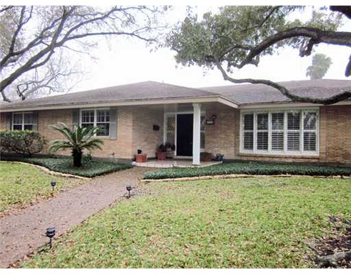 230 Bayshore Dr Property Photo 1