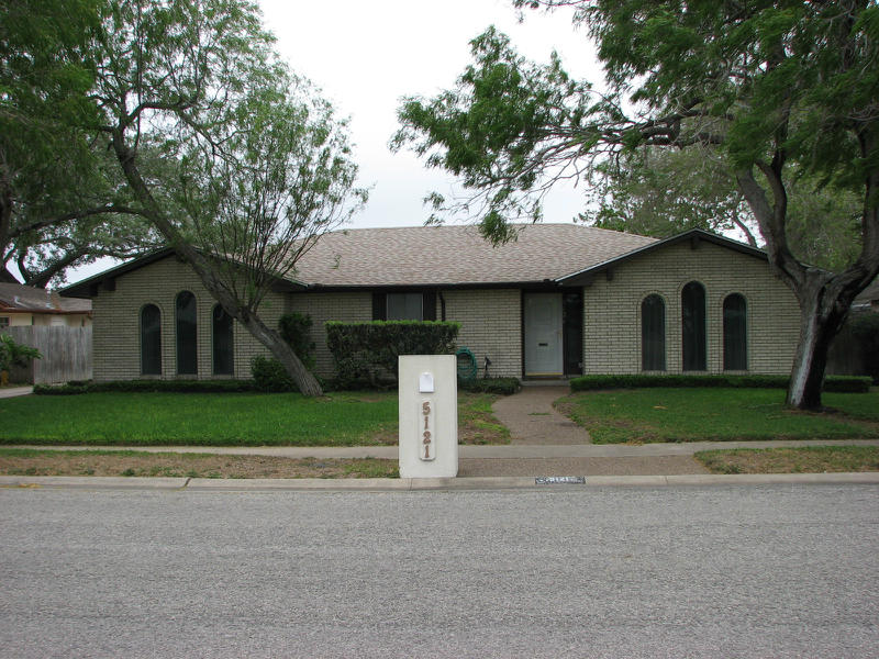 5121 Royalton Dr Property Photo 1