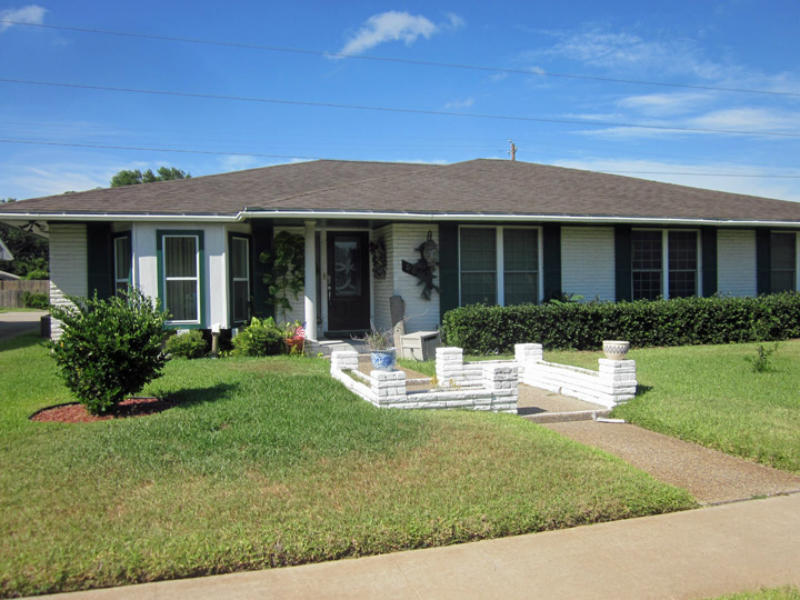 5030 Olympia Dr Property Photo 1