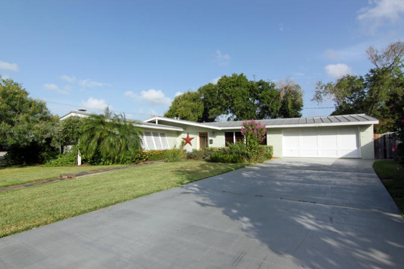 301 Williamson Pl Property Photo 1