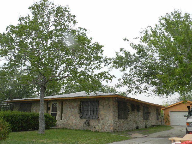 602 1st St Property Photo 1