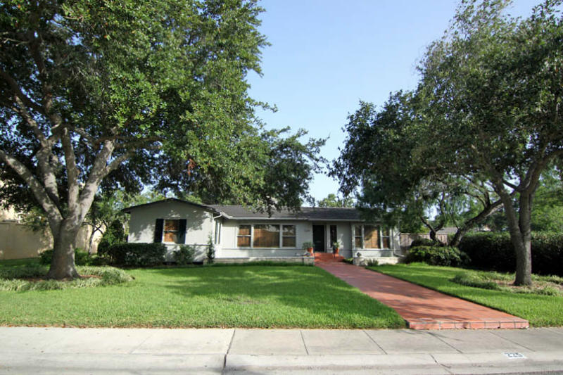225 Jackson Pl Property Photo 1