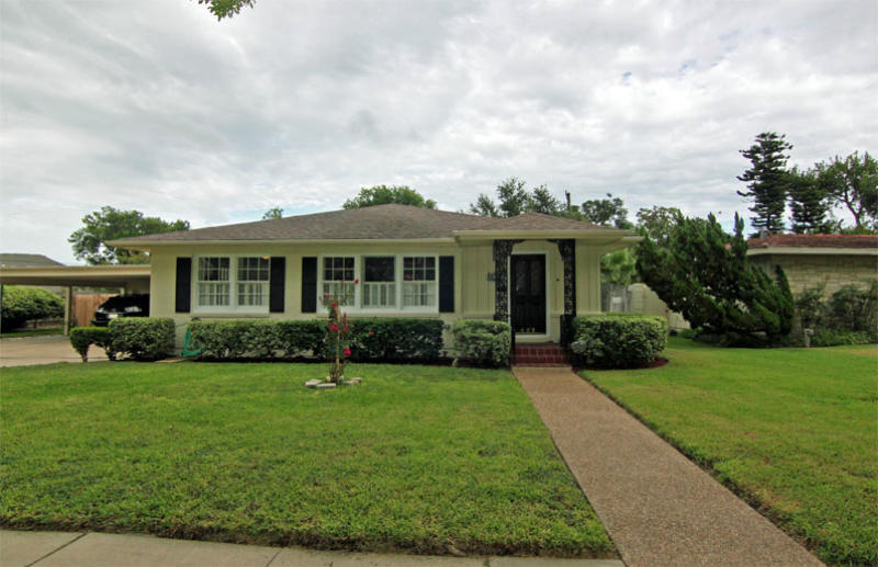 427 Delaine Dr Property Photo 1