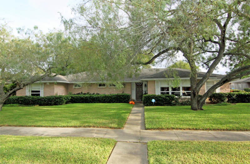 325 Pasadena Pl Property Photo 1