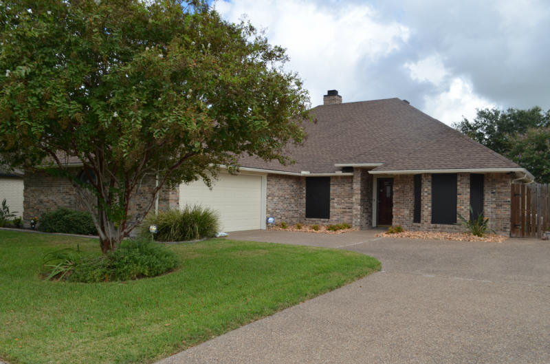 2304 Willow Dr Property Photo 1