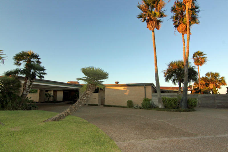 4728 Ocean Dr Property Photo 1