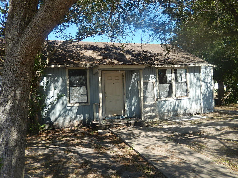600 Live Oak St Property Photo 1