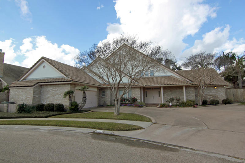 405 Colony Dr Property Photo 1