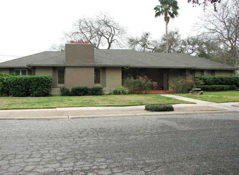 401 Santa Monica Pl Property Photo 1