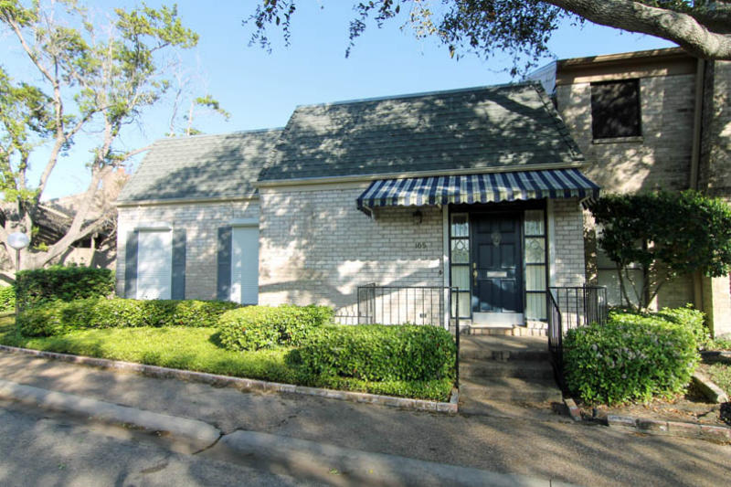 105 Lake Shore Dr Property Photo 1