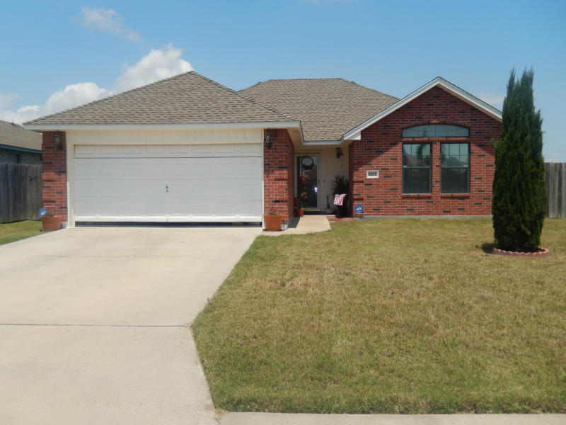 2272 Hillcrest Property Photo 1