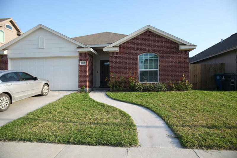 2103 Mangrove Dr Property Photo 1
