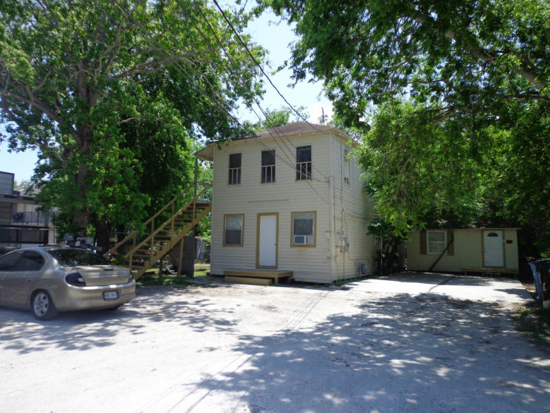 121 Blevins St Property Photo 1