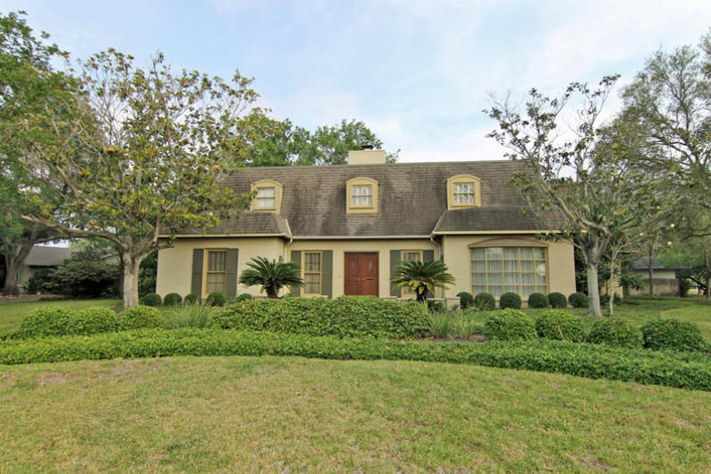 4901 Oakmont Dr Property Photo 1