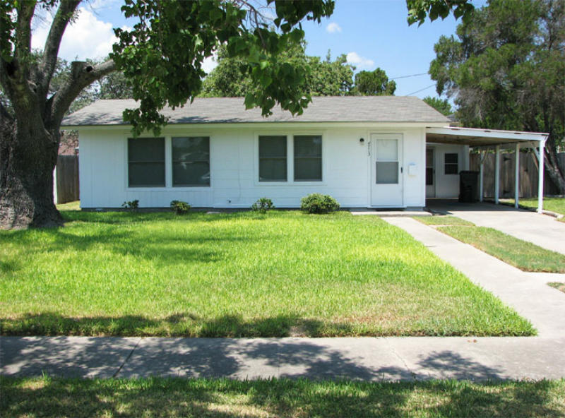 4713 Wynona Dr Property Photo 1