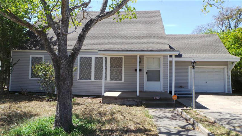 1209 Logan Ave Property Photo 1