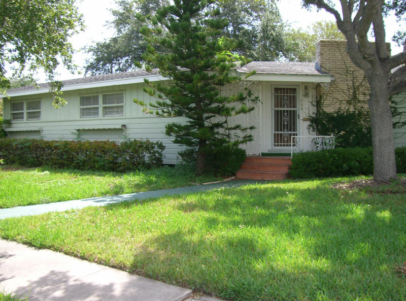 733 Ponder St Property Photo 1