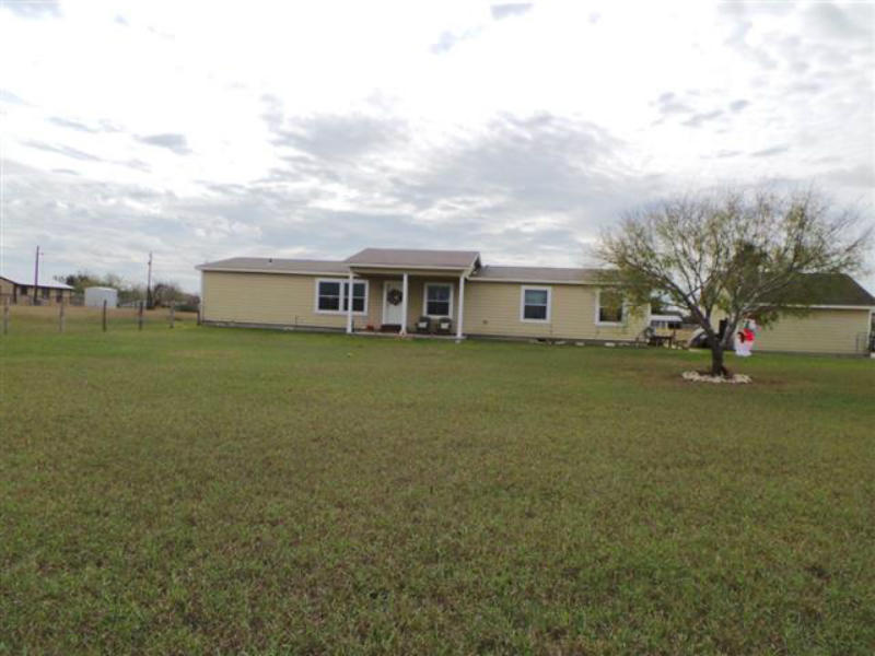 1908 Fm 624 Property Photo 1