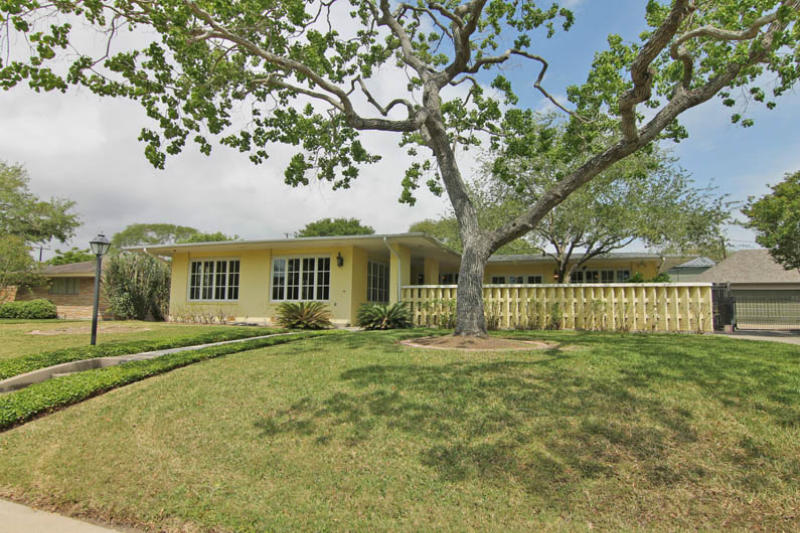 216 Oleander Ave Property Photo 1