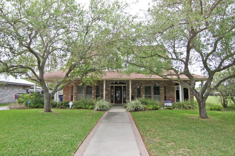 330 University Dr Property Photo 1