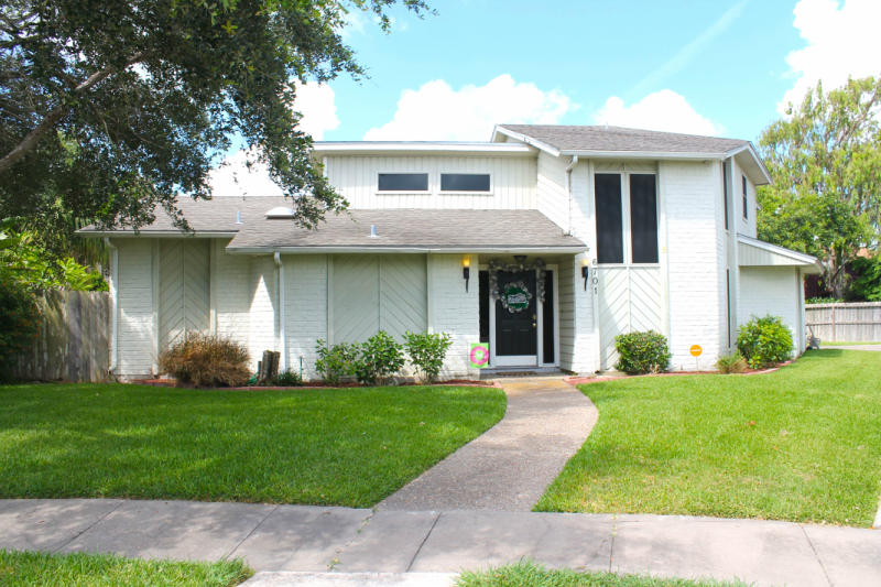 6701 Whitewing Property Photo 1