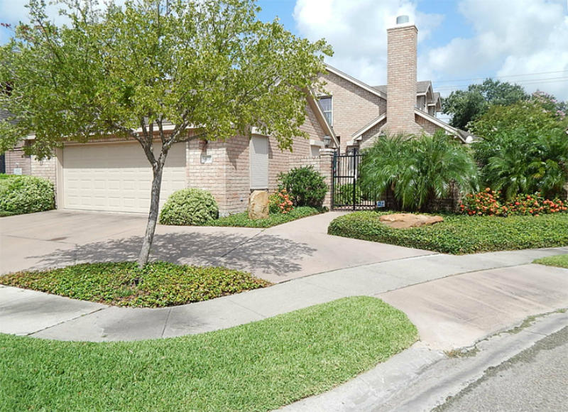 409 Colony Dr Property Photo 1
