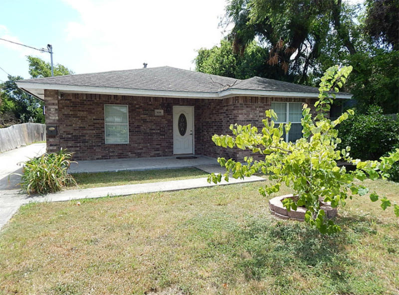 906 15th St Property Photo 1