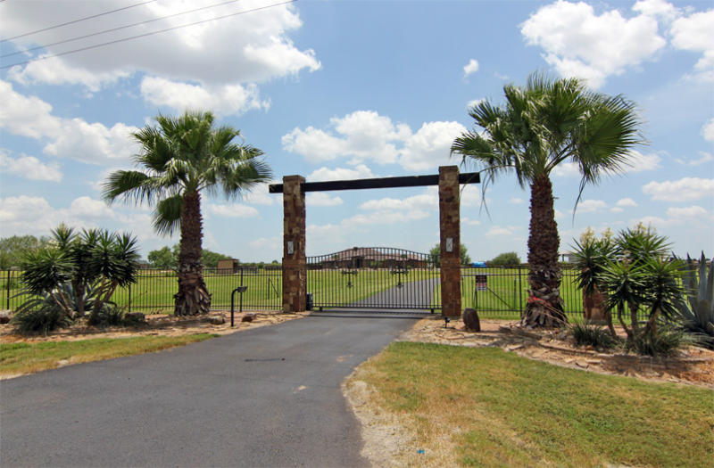 4879 Fm 624 Property Photo 1