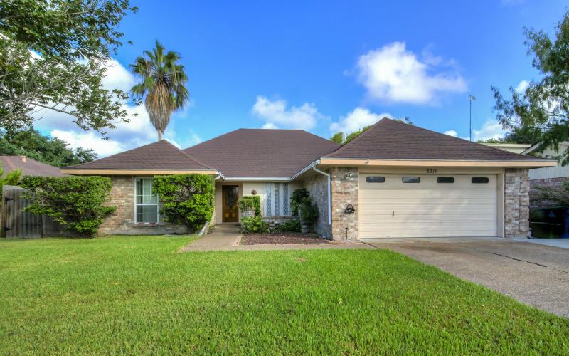 2211 Post Oak Dr Property Photo 1