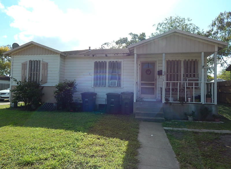 1613 Islla Dr Property Photo 1