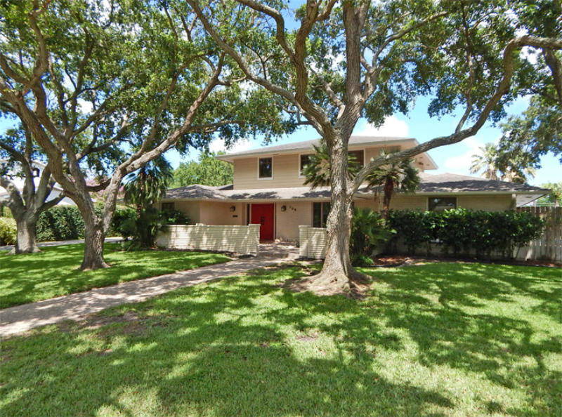 209 Cape Hatteras Dr Property Photo 1