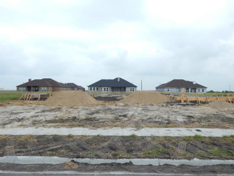 2041 Amaryllis Property Photo 1