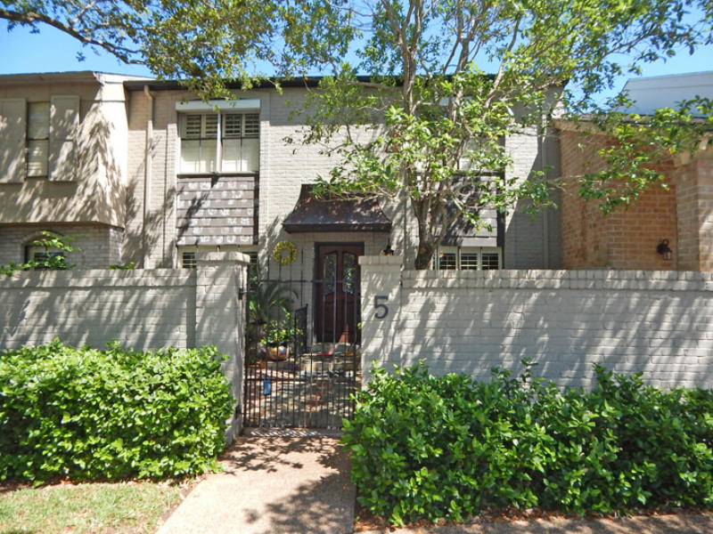 5 Lake Shore Dr Property Photo 1
