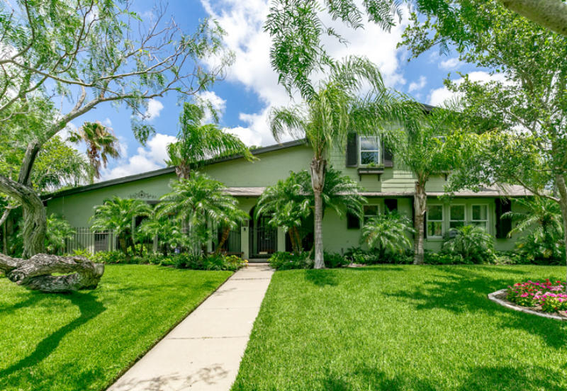 310 Bayshore Dr Property Photo 1