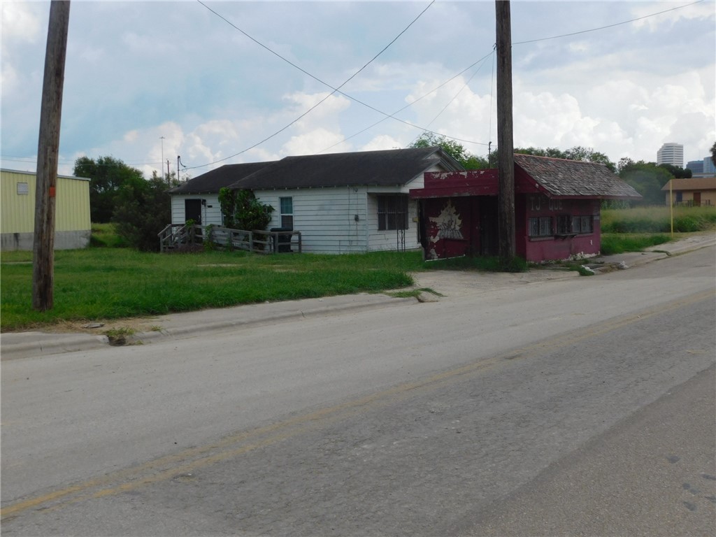 2214 Winnebago St Property Photo 2