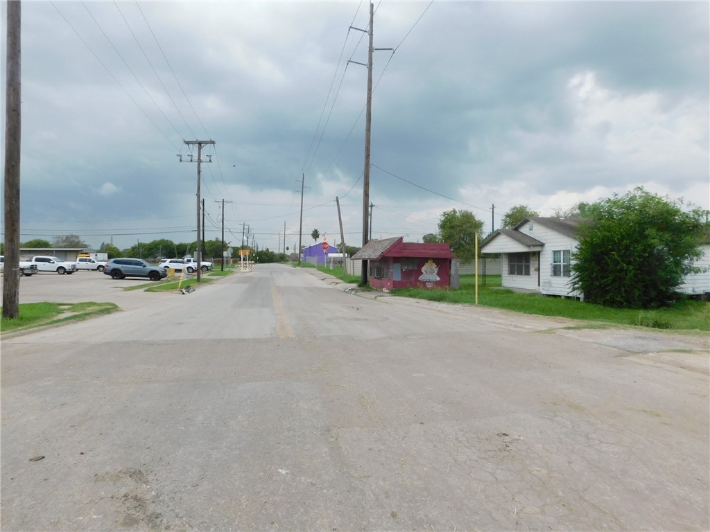 2214 Winnebago St Property Photo 4