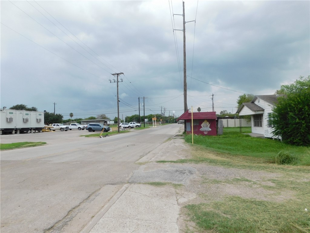 2214 Winnebago St Property Photo 6