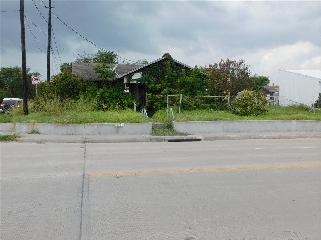1803 N Port Ave Property Photo 1