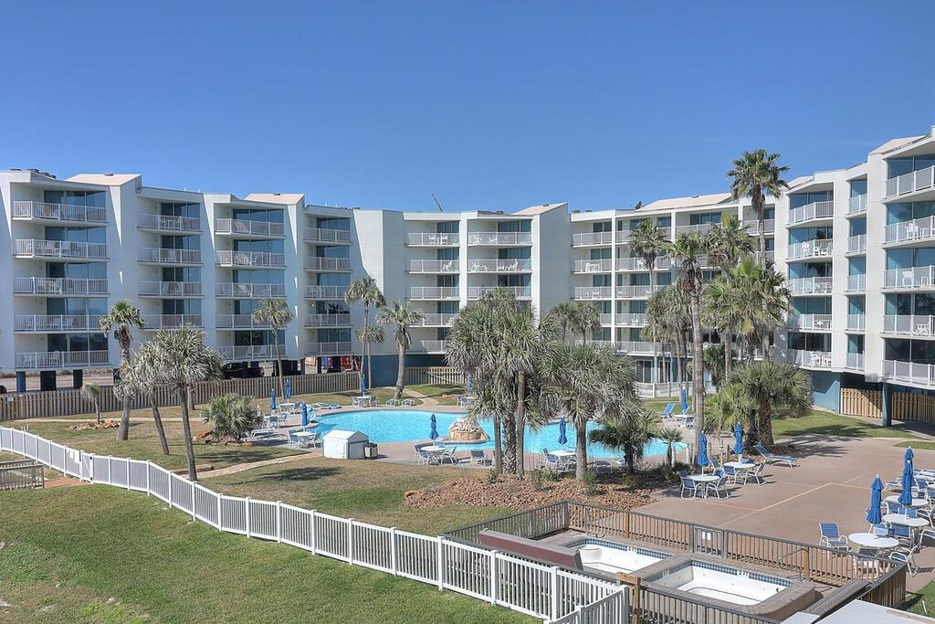 800 Sandcastle Dr 207 Property Photo 30