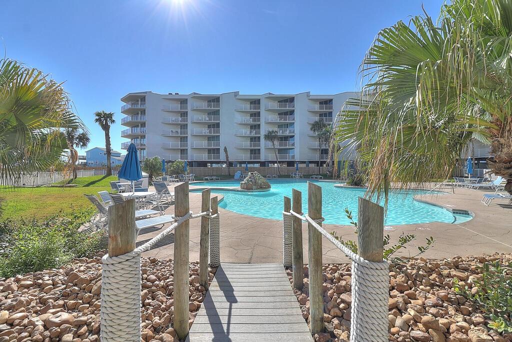 800 Sandcastle Dr 207 Property Photo 34
