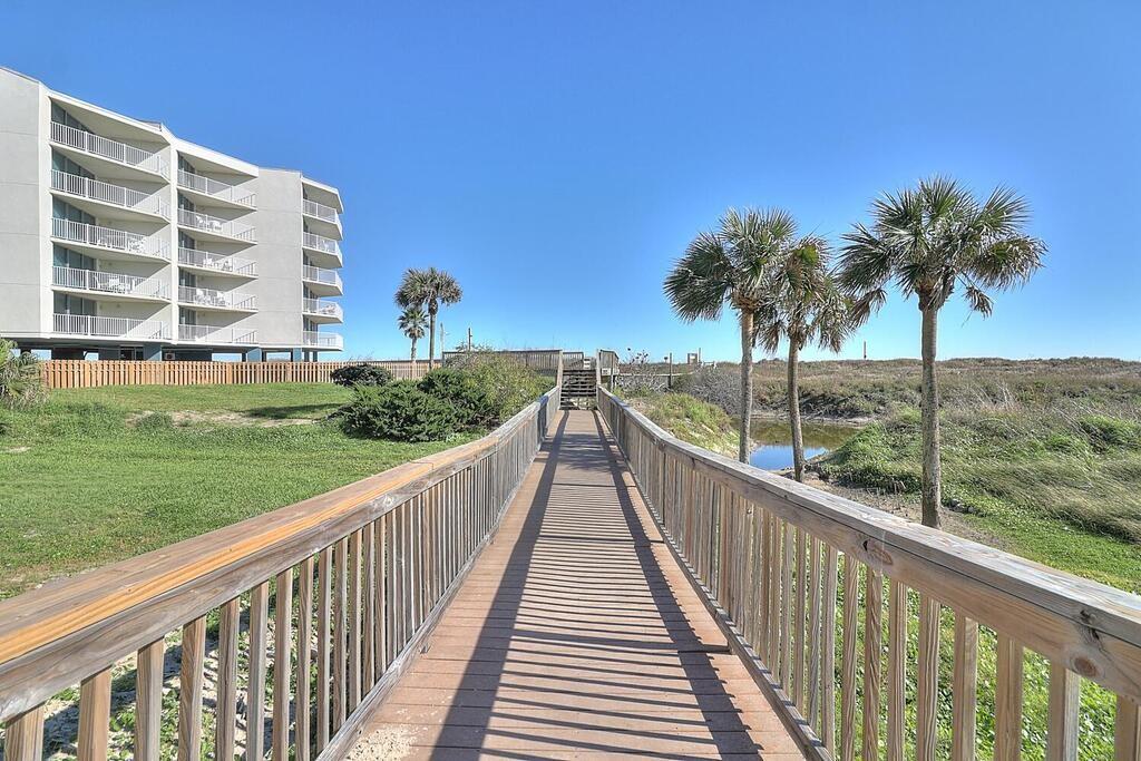 800 Sandcastle Dr 207 Property Photo 37
